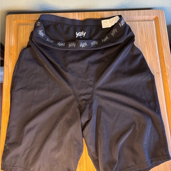 Yitty Shorts - Picture 3 of 4
